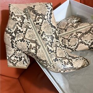 🔥Snakeskin Ankle Boots